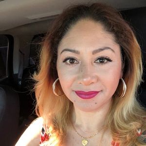 Meet your Posher, Raquel